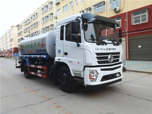 東風(fēng)D3灑水車(chē)帶霧炮