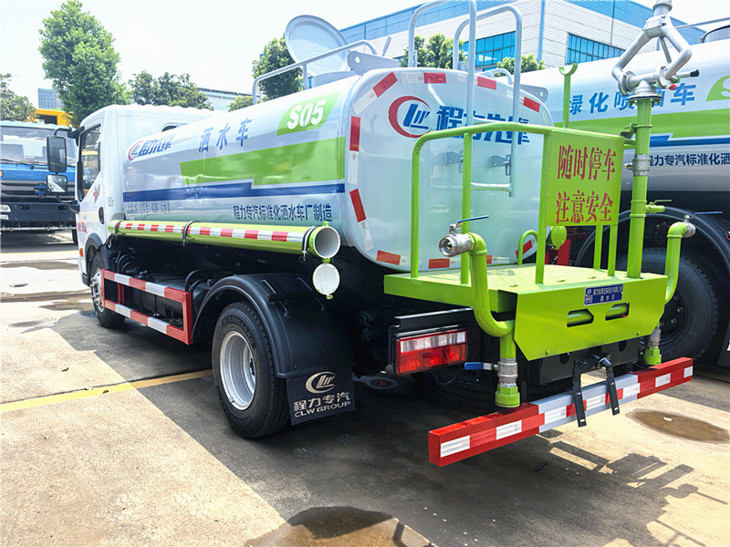 東風多利卡5噸灑水車