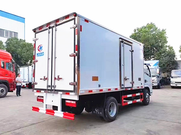 東風(fēng)多利卡D6國(guó)六冷藏車(chē)